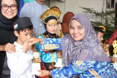 Keluarga Besar Yayasan Asrorul Huda